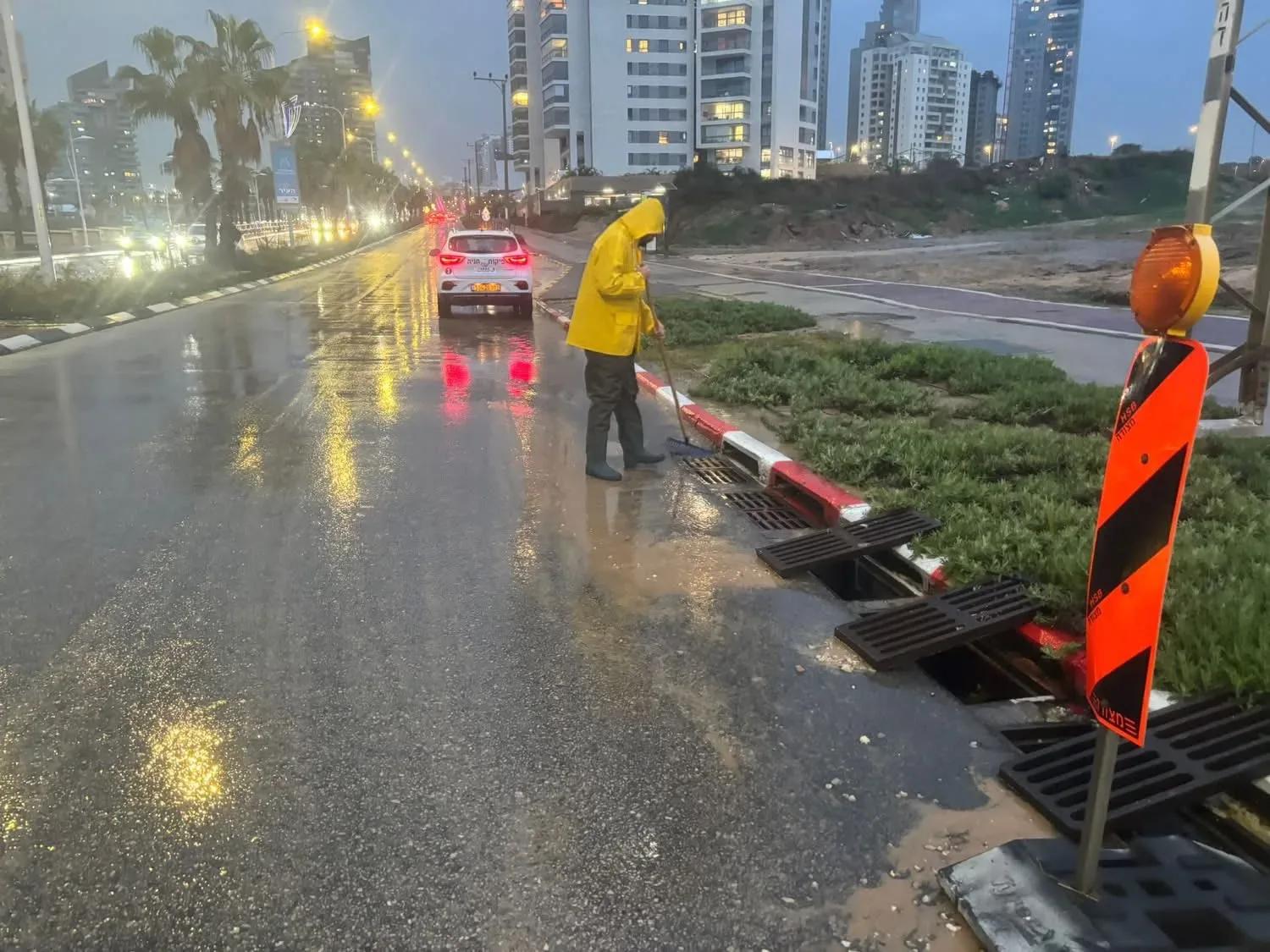 Fuertes lluvias azotan Israel: Carreteras cerradas e inundaciones